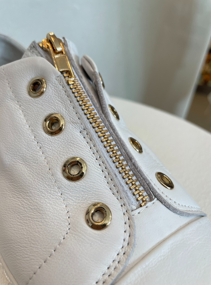 Wavana - White Leather