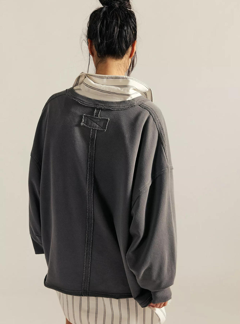 Venice V-Neck Graphic Sweatshirt - Washed Black Combo