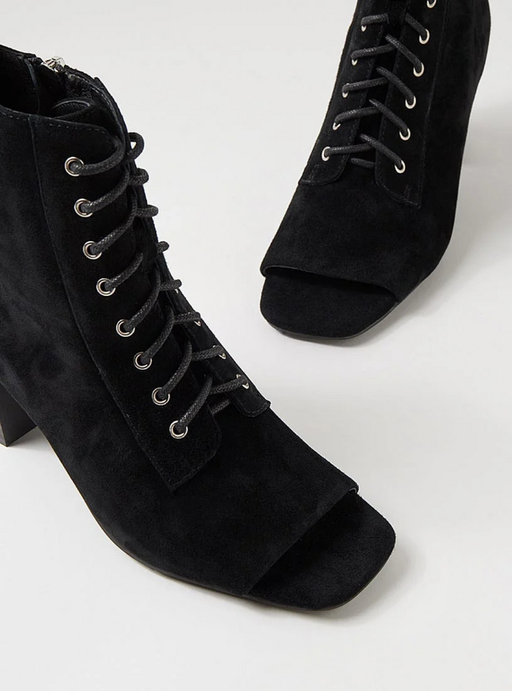 Cista Suede Sandals - Black
