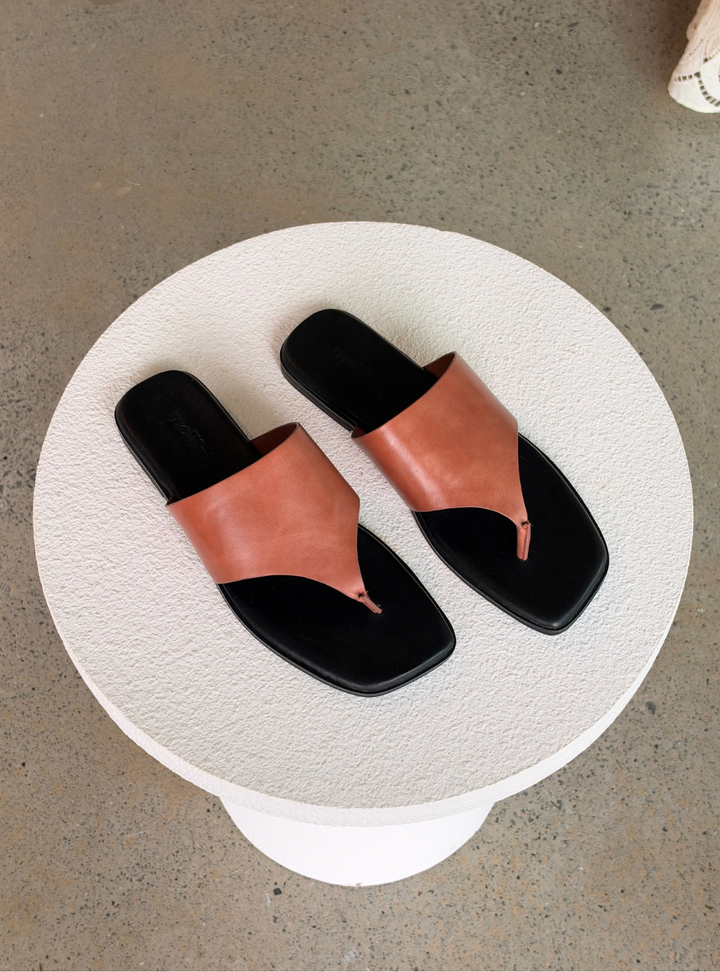 Amii Leather Sandals - Walnut