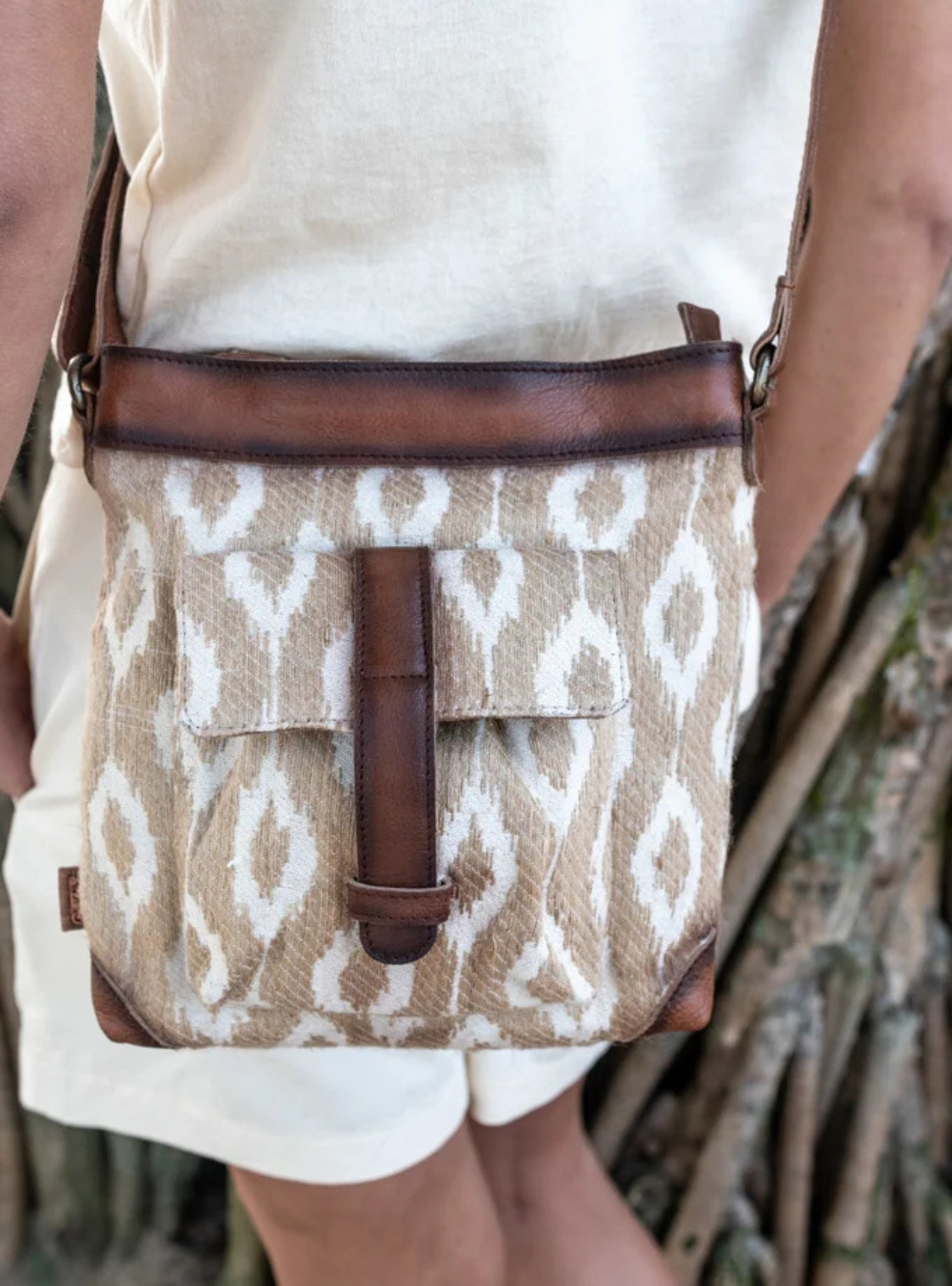 Presley Tab Crossbody - Cream/Tan