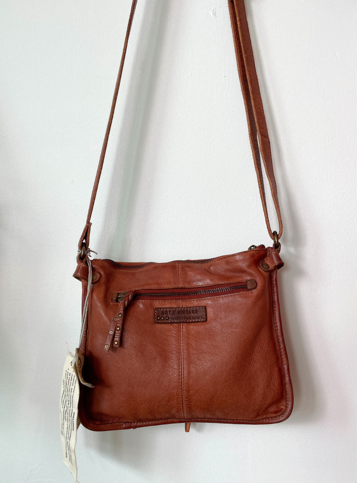 Dallas Crossbody - Tan