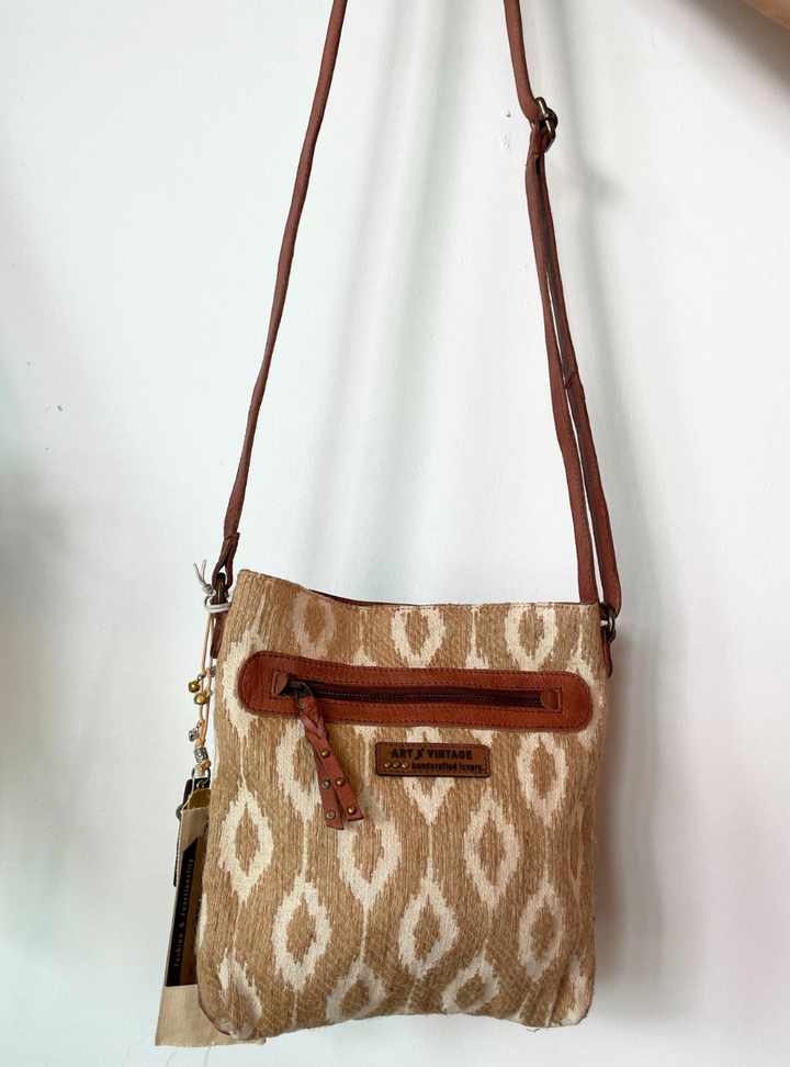 Presley Tab Crossbody - Cream/Tan