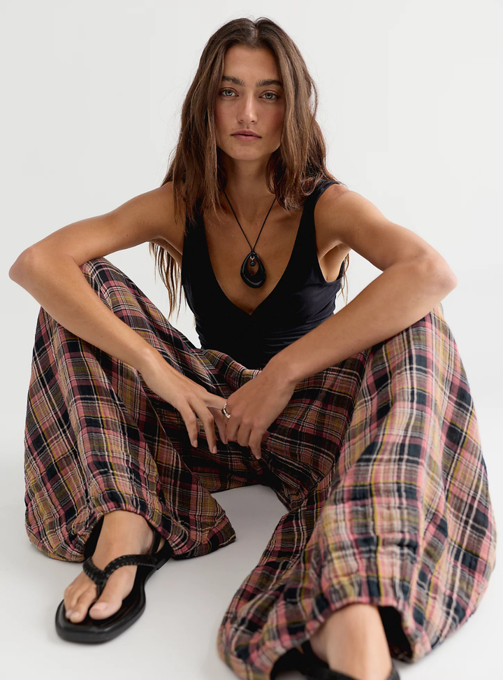 Moonflower Plaid Pull-On Balloon Pants - Black Combo