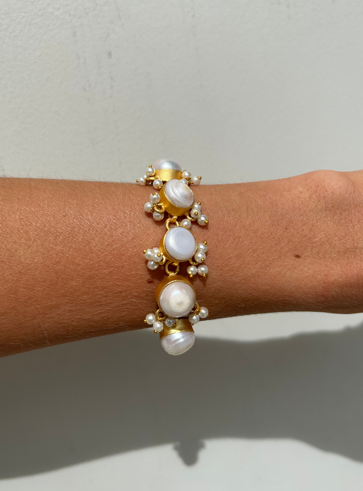 Gold Luxe Pearl Bracelet - Serene Siren