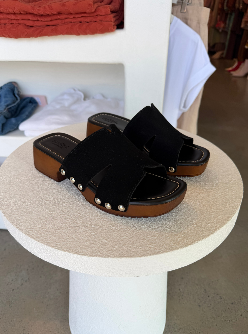Cranberri - Black Suede