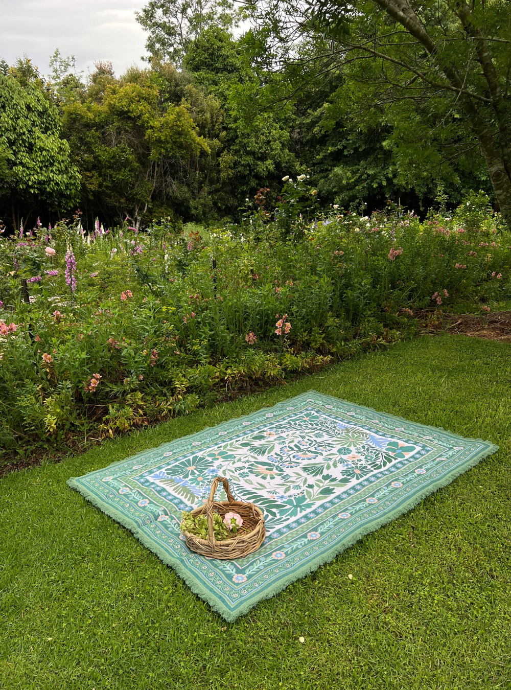 The Dahlia Green Rug: Large