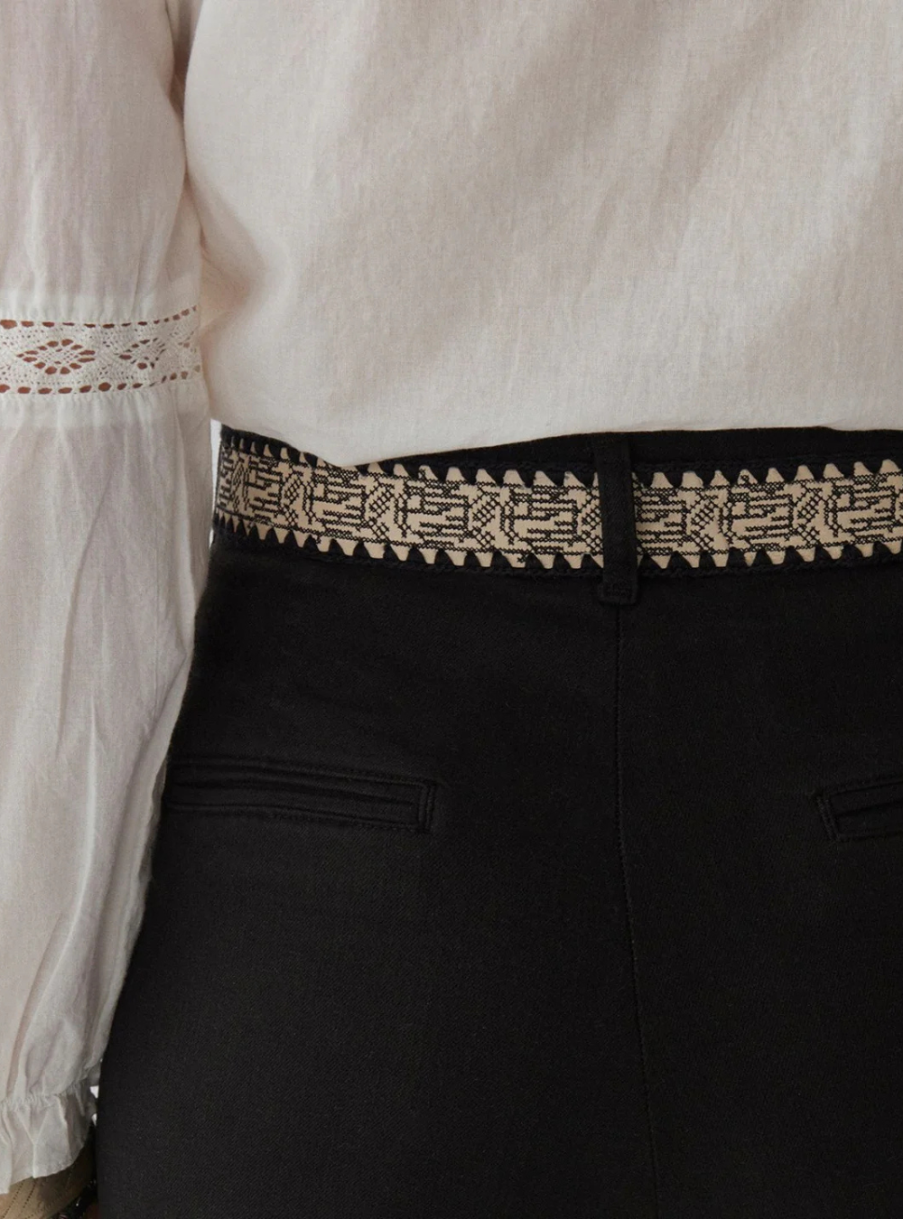 Labyrinth Belt - Embroidery B&W