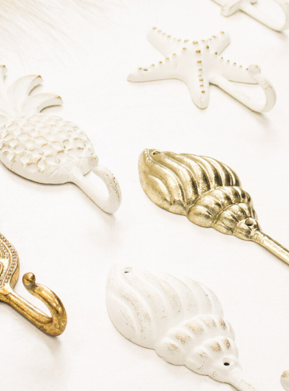 Shell Hook White + Gold