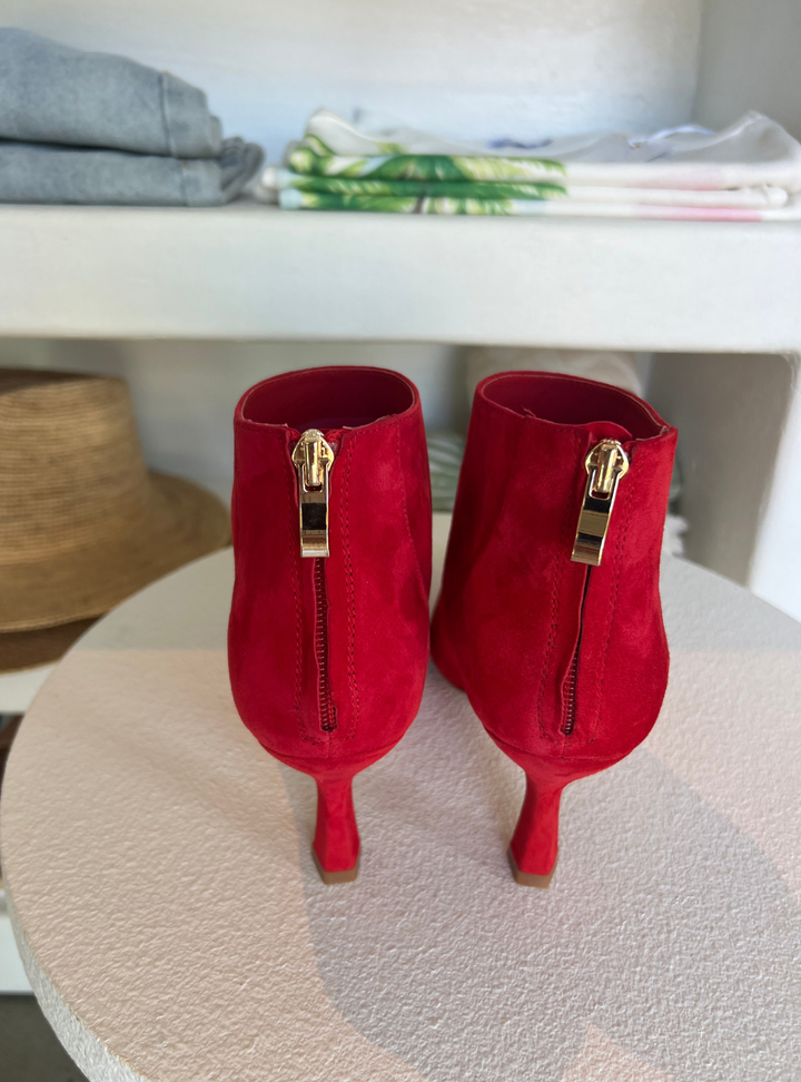 Lara - Red Suede