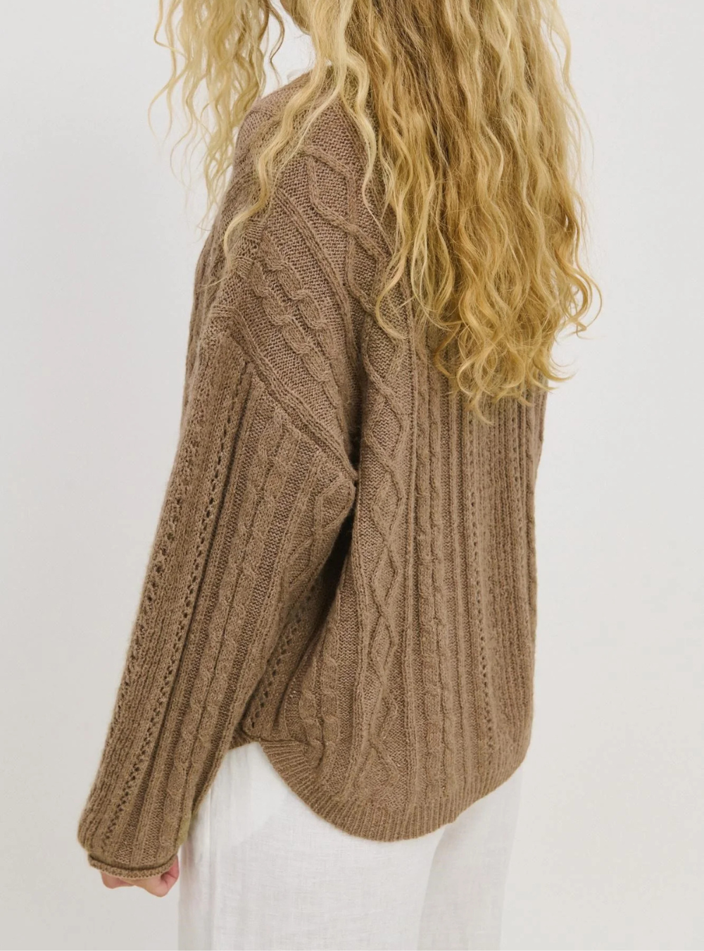 Curved Cable Knit - Mocha
