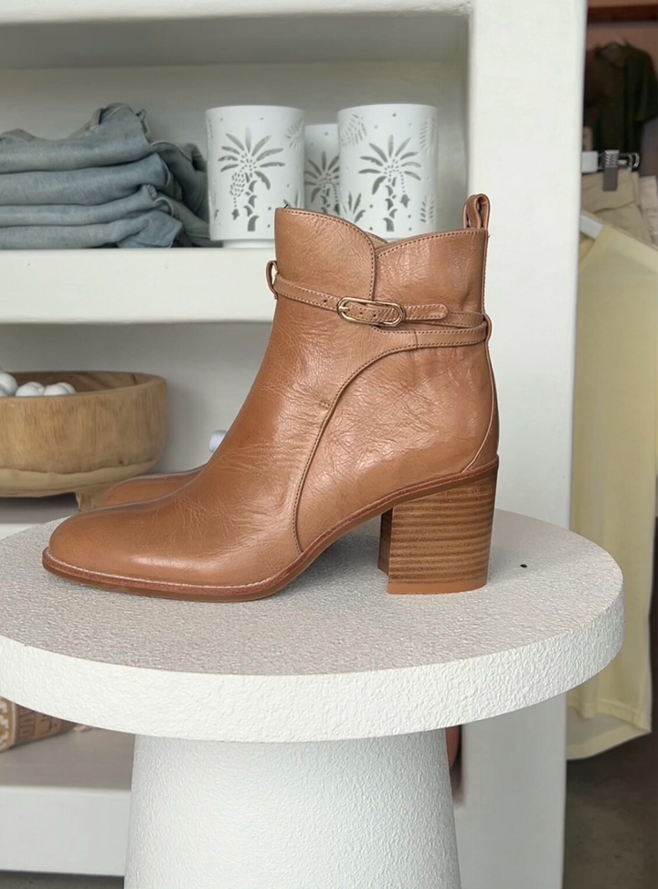 Cheniya - Latte Boot