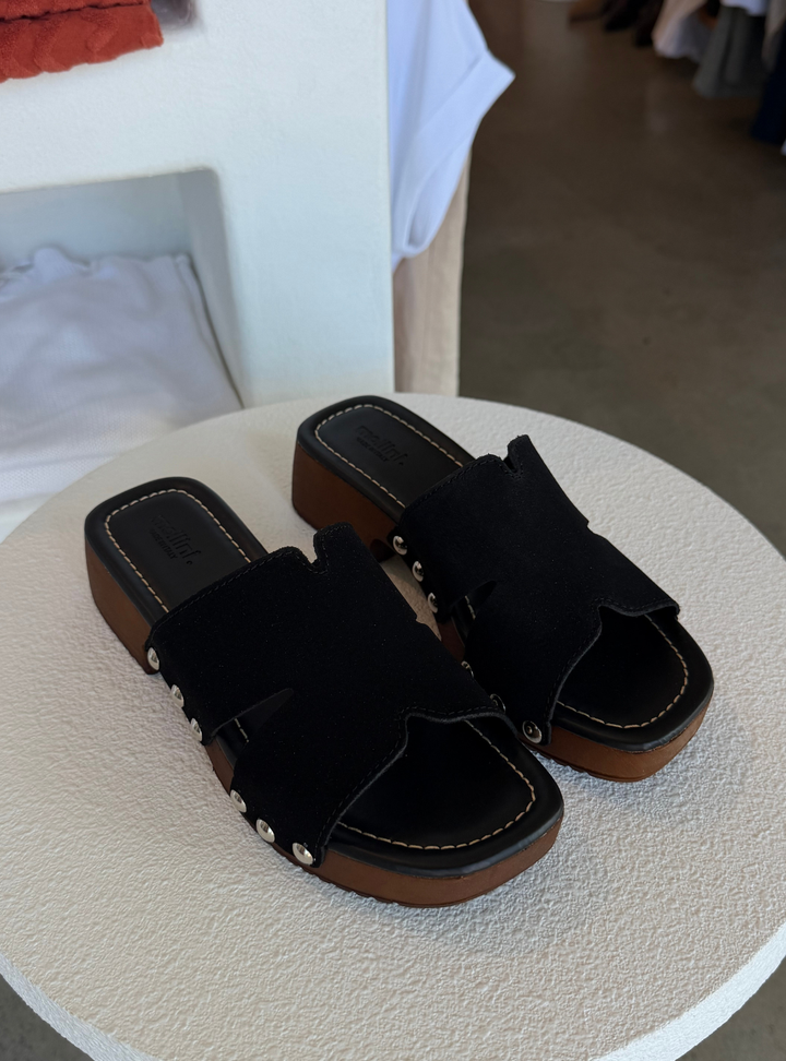 Cranberri - Black Suede