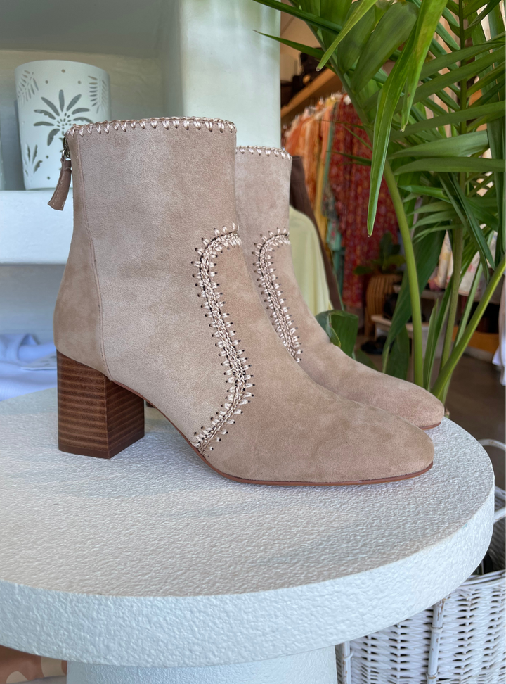 Solina - Nude Honey Suede