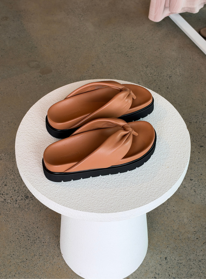 Meigh Leather Thongs - Tan