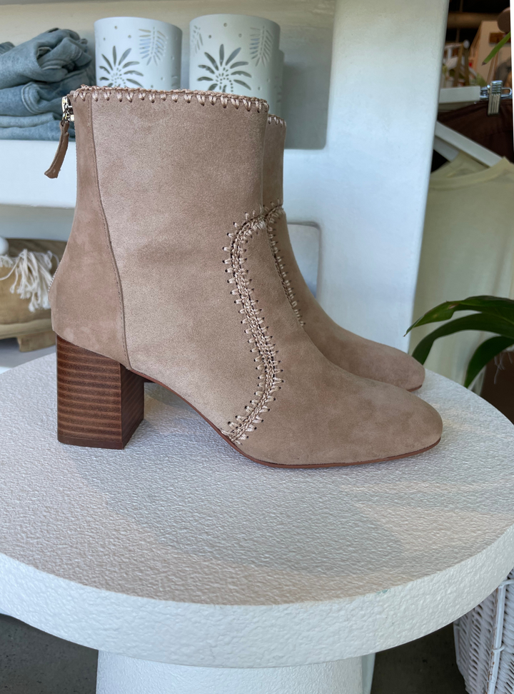 Solina - Nude Honey Suede