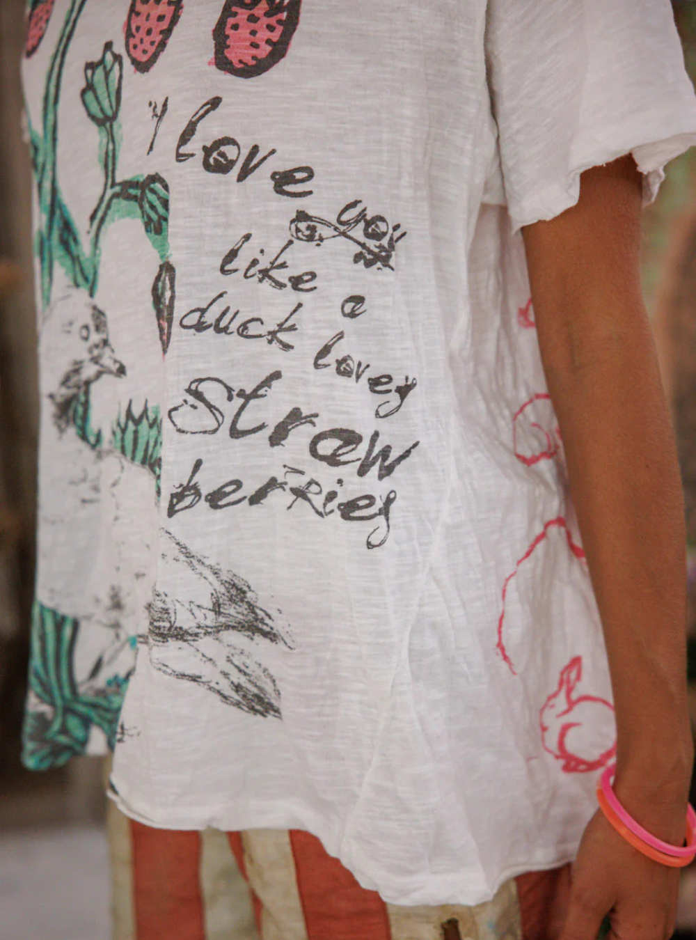 Magnolia Pearl Ducks Love Strawberries Tee 2756 - True