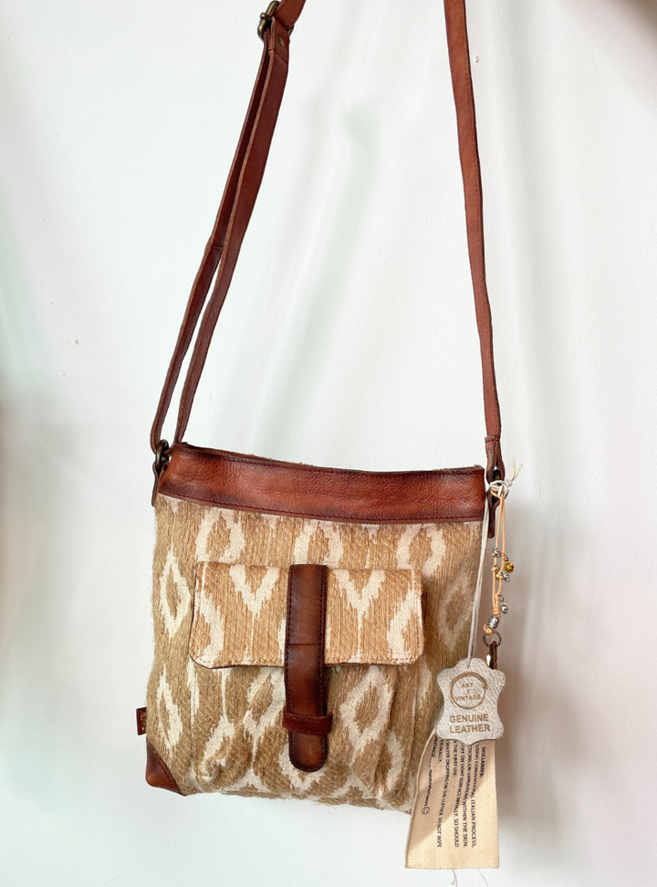 Presley Tab Crossbody - Cream/Tan