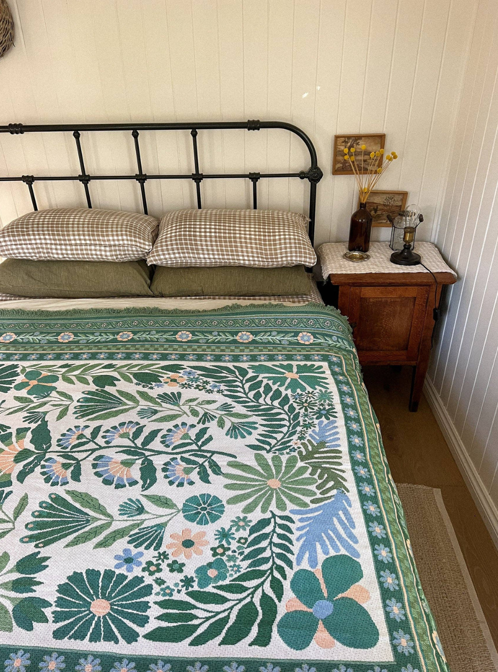 The Dahlia Green Rug: Large