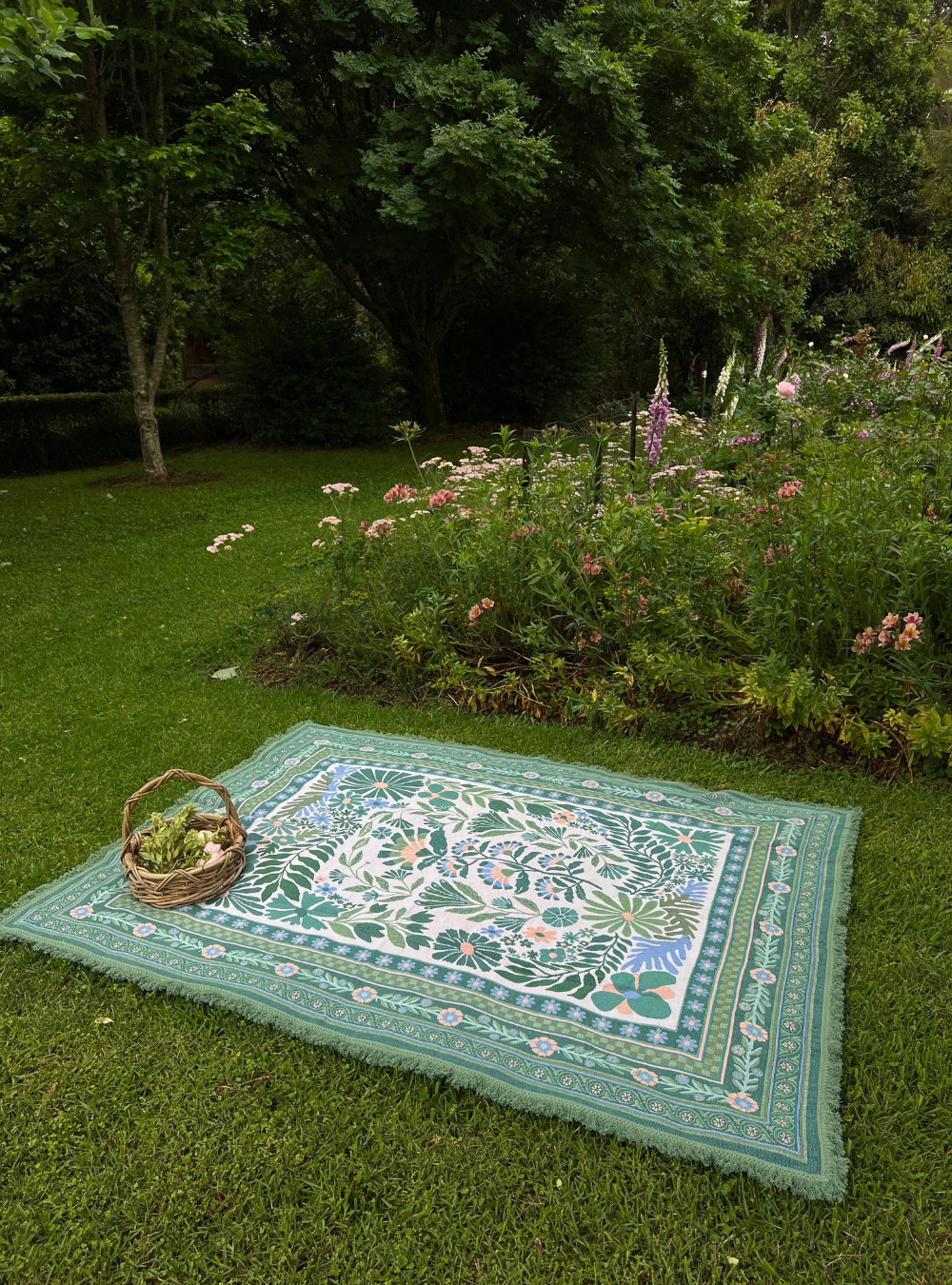 The Dahlia Green Rug: Large