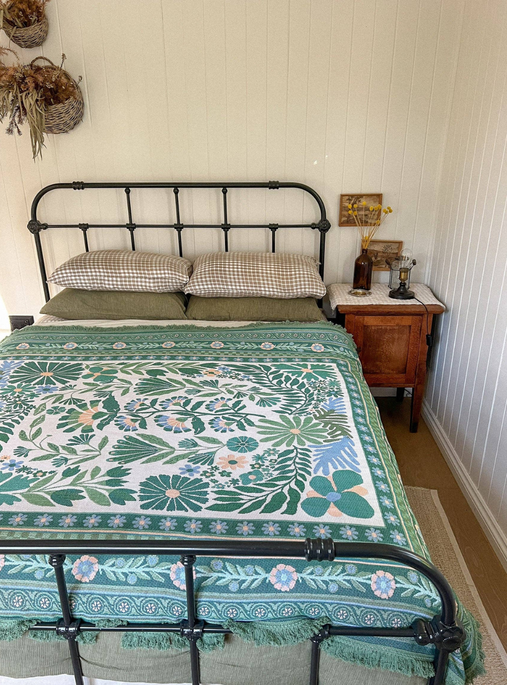 The Dahlia Green Rug: Large