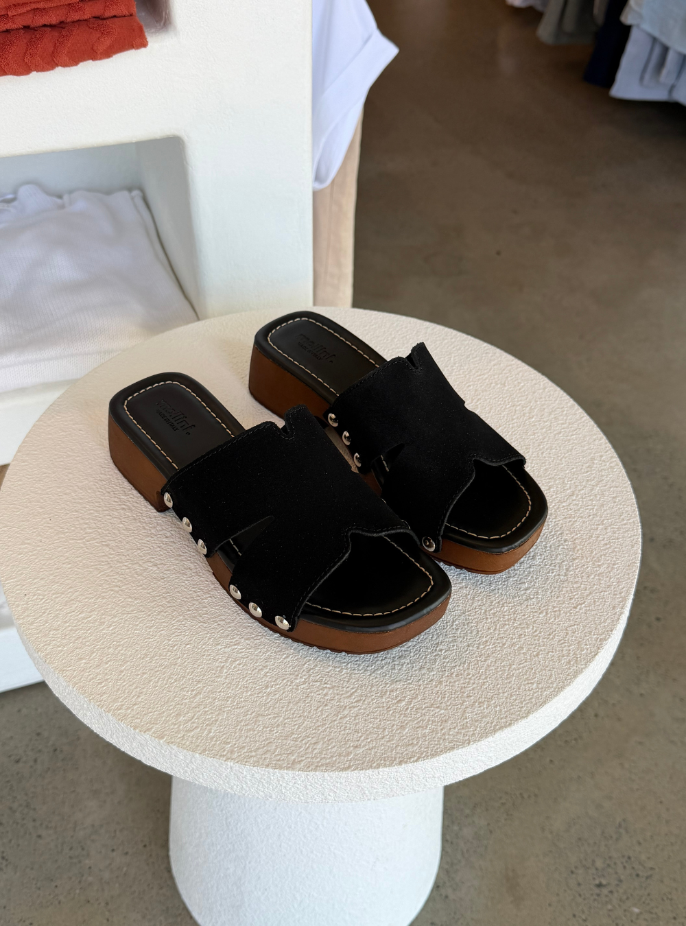 Cranberri - Black Suede