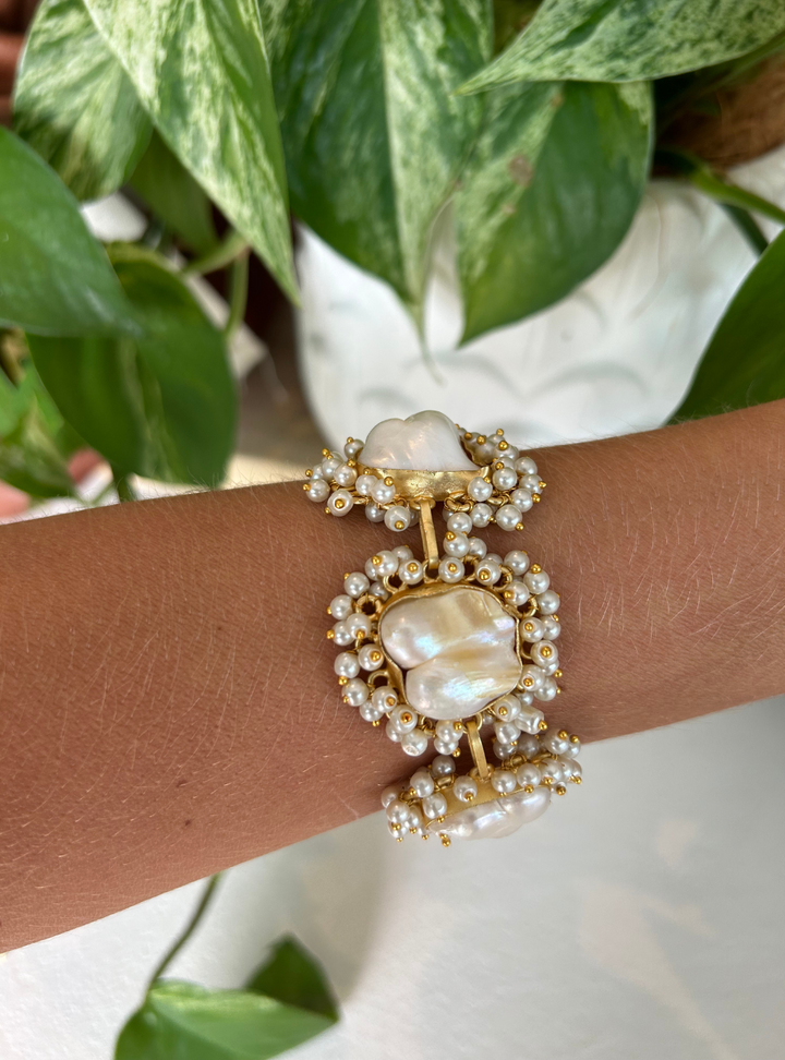 Gold Luxe Pearl Bracelet - Aphrodite's Tears